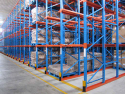 駛入式（貫通、通廊貨架）貨架